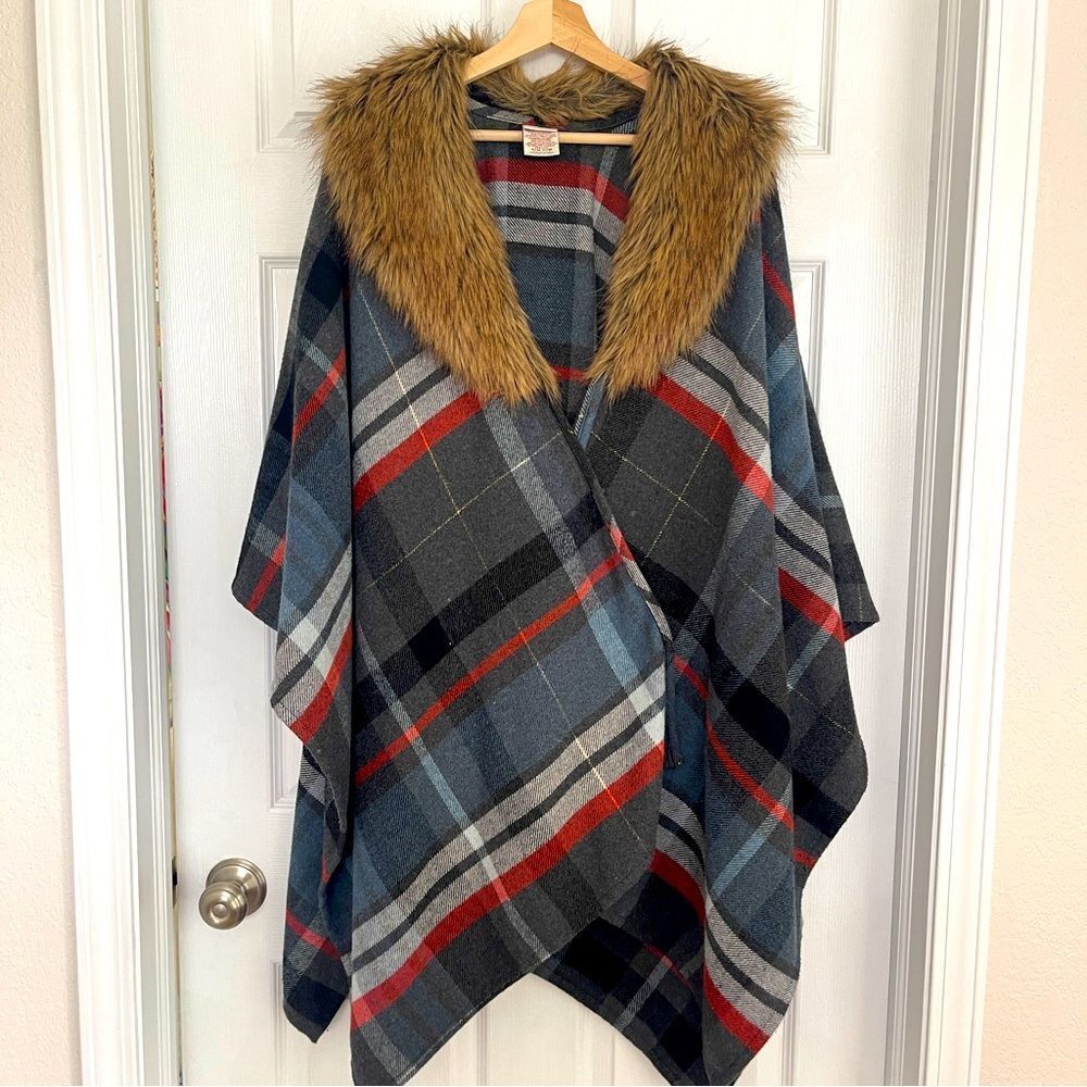 Merona Plaid Poncho with Faux Fur Collar S/M Gently Loved